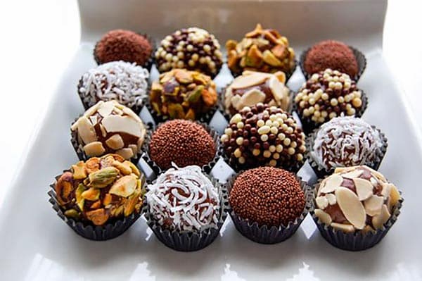 تصویر 2 از خرید شکلات خرمایی مغزدار + قیمت فروش استثنایی